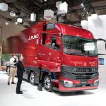 【画像】【先進装備の新型登場2024】三菱ふそうの新スーパーグレートはココが凄い! 　ドライバーを安全快適にしてくれる装備が満載 〜 画像1