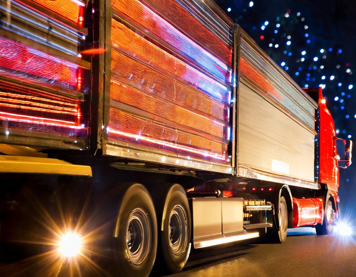 物流2024問題】長距離トラックのドライバーはなぜ夜中の仕事になるのか