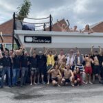 【画像】ダンプを20人が入れるバスタブに!?　ダイムラーの技術者たちがトレーラーを改造 〜 画像1