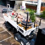 【画像】ダンプを20人が入れるバスタブに!?　ダイムラーの技術者たちがトレーラーを改造 〜 画像7