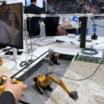 【画像】【物流2024問題】重機の遠隔操作をより確実快適に。遅延を減らす最新の通信技術は、物流にも貢献か 〜 画像1