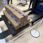 【画像】【国際物流総合展2024】米国カスケードのフォーク用アタッチメントが凄すぎた。フォークリフトは無限の可能性を秘めた運搬車だった！ 〜 画像1