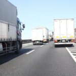 【画像】高速道路3車線を全塞ぎは必要悪？ こうしなきゃ運べないトラッカーの事情とは 〜 画像3