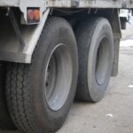 【画像】黒くて丸いだけじゃないんです トラックタイヤあれこれ 〜 画像1