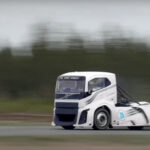 【画像】大型トラックのエンジンは排気量が大きいのに、なぜ速いというイメージがないの? 〜 画像3