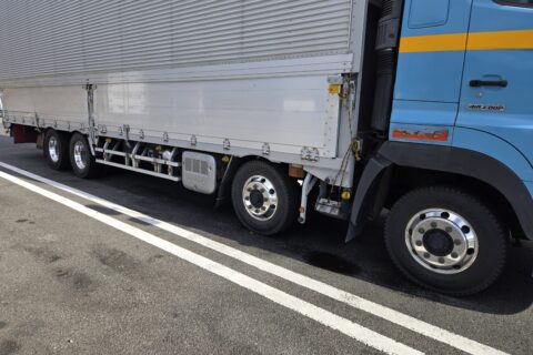 トラックと乗用車で比較するホイール＆タイヤの違い