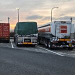 【画像】トラックの後ろ姿を飾る謎の縞模様とは 〜 画像7