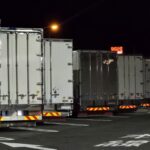 【画像】トラックの後ろ姿を飾る謎の縞模様とは 〜 画像1