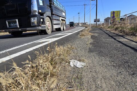 なぜ道に軍手が落ちているのか？　いや最近みかけない？