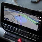 【画像】自車だけでなく他車にも路上の危険をお知らせ？ ダイムラーの新安全機能 〜 画像1