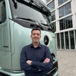 【画像】自車だけでなく他車にも路上の危険をお知らせ？ ダイムラーの新安全機能 〜 画像3