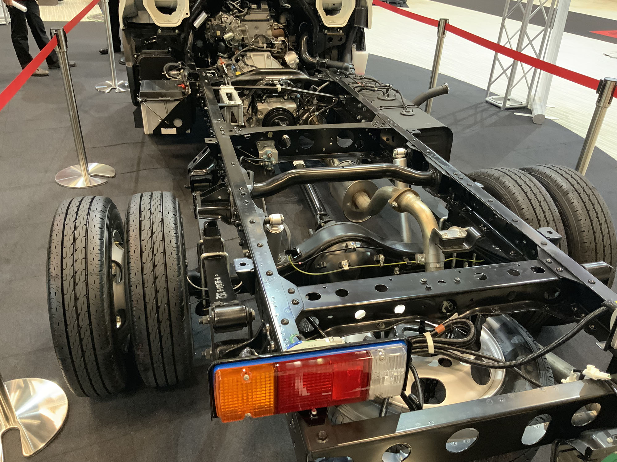 トラックに使用されているサスペンションあれこれ - スライド