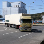 【画像】傍で見るより難しい大型車輌の運転 〜 画像1