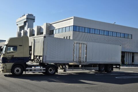 ジャックナイフにプラウアウト…　トレーラー運転時に起こる現象　