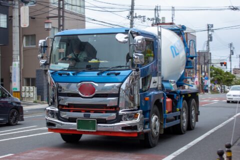 ミキサー車は時間が命！　機能と運搬物の秘密