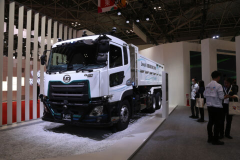 実用化にメド!? トラックの自動運転に向けた路車協調実験をスタート