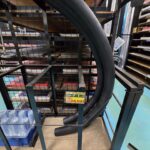 【画像】謎の黒い牙を持つトラックを発見！　これっていったい何のため？ 〜 画像3