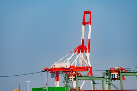 通称キリンと呼ばれるガントリークレーンの実態を探る