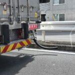 【画像】謎の黒い牙を持つトラックを発見！　これっていったい何のため？ 〜 画像1