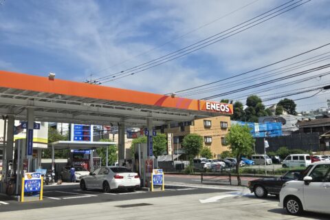 4分ルールに地面の傾斜。ガソリンスタンドってめちゃくちゃ安全！