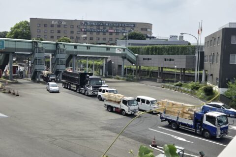 誰も立ち止まらないICを定点観測