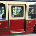 【画像】路線バスの後部ドアが真ん中にある深い理由 〜 画像3