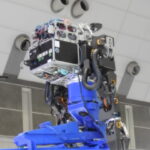 【画像】JR西日本に人型高所作業車が活躍中 〜 画像5