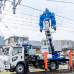 【画像】JR西日本に人型高所作業車が活躍中 〜 画像3