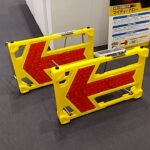 【画像】高速道路規制帯への突っ込み事故を防止するために活躍する車両や道具 〜 画像5