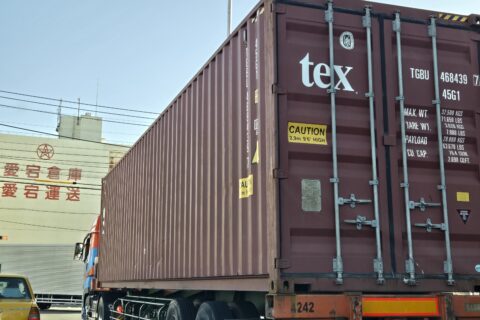 コンテナってなんで茶色いのが多いの？　それは〇〇だから