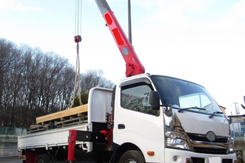 ユニックとクレーンって何が違う？