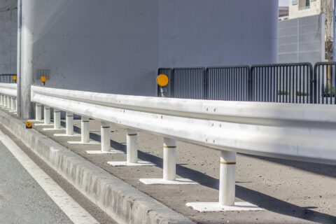 意外と普通の正式名称だったガードレールのうんちくあれこれ