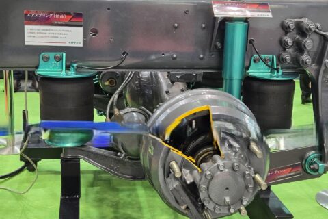 トラックのブレーキ音って不思議。ブレーキの種類と構造の話