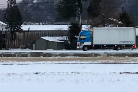 冬用タイヤを履いているからといって安心できない雪道走行