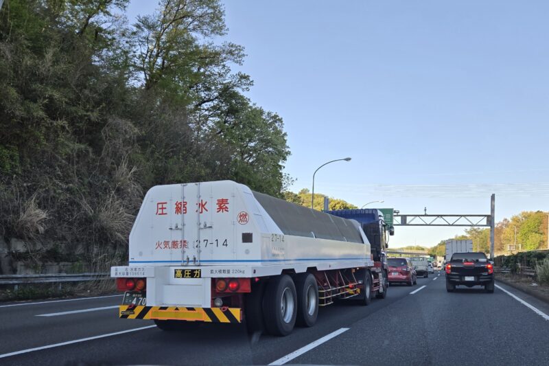 たまに見かける高圧ガスステッカーとは？