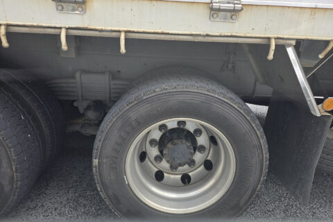 一年中スタッドレスを履いているトラックがいるのはなぜ？