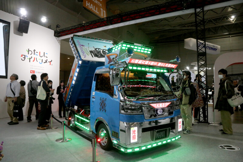 東京オートサロンにてダイハツがデコトラを出品！