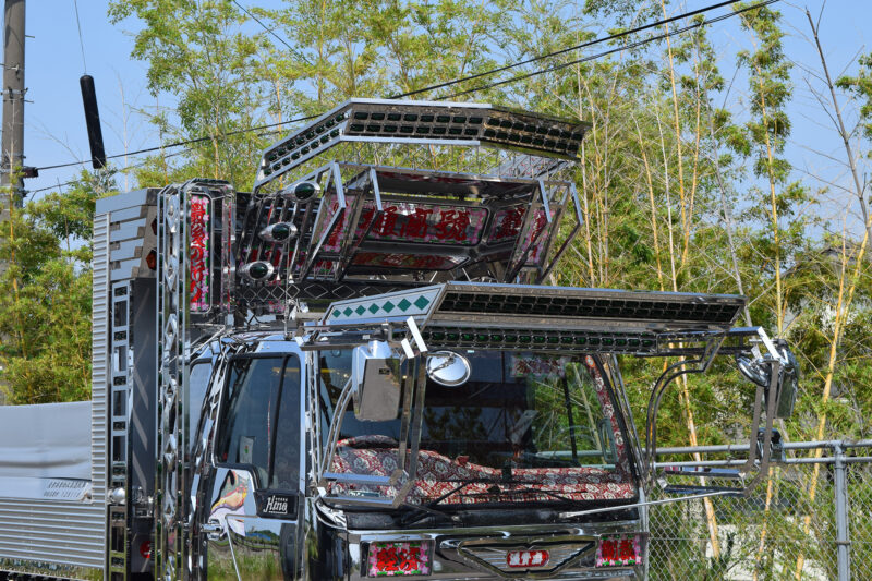 デコトラを映えさせる様々な図形、人気があるのはどんな形?