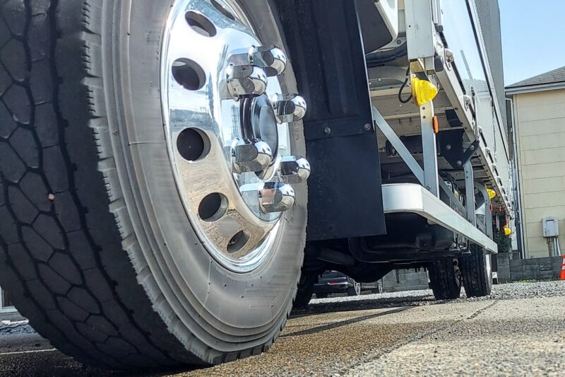 タイヤ・ホイールをピカピカにする便利な洗浄グッズあれこれ