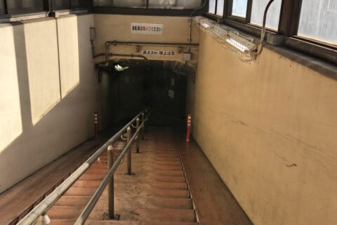 その名も「人道トンネル」なんとルートは海の下