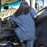 【画像】乗り降りだけでも重労働。トラックドライバーの苦悩を探る 〜 画像1