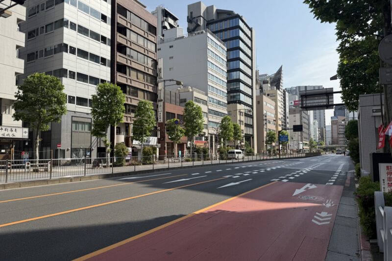 道路に引かれている白線はタダモノじゃなかった！