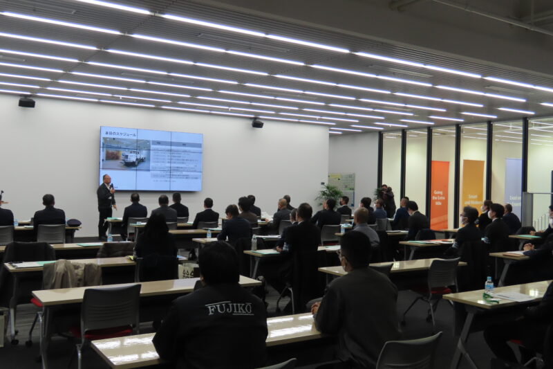 自衛隊退役者をトラックドライバーにスカウト!?