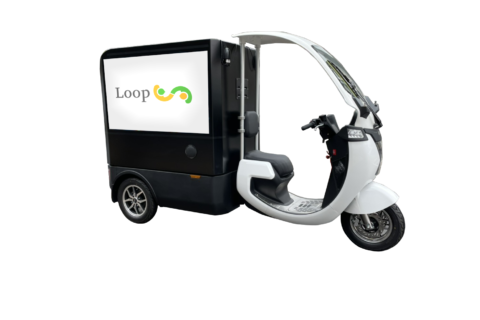 アドトラックだけではなく、スクーターの広告車両も登場