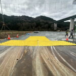 【画像】建設現場でタイヤに挟まる土・泥・石を一発で排除！それがＦＯＤＳマット 〜 画像2