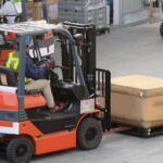 【画像】【フォークリフトが主役の時代は終わり？】無人搬送車AGVや自律ロボットAMRが変える、物流倉庫の「静かな世代交代」とマテハン進化の裏舞台 〜 画像4