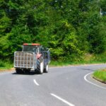 【画像】【無理な追い越しはNG】“遅い車”にイラッとする前に。プロが実践すべき「安全な付き合い方」と運転席の事情 〜 画像3