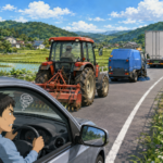 【画像】【無理な追い越しはNG】“遅い車”にイラッとする前に。プロが実践すべき「安全な付き合い方」と運転席の事情 〜 画像4