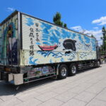 【画像】【東本願寺が騒然】箱の中に畳と掛け軸！？デコトラが「動く茶室」に変貌した前代未聞の茶会『不二不而』の衝撃 〜 画像3