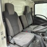 【画像】【いすゞエルフ】シートカバーで商用車の内装を格好よく守る！Azur製レザー調カバーの美しい仕上げ方とキャビン快適化 〜 画像2